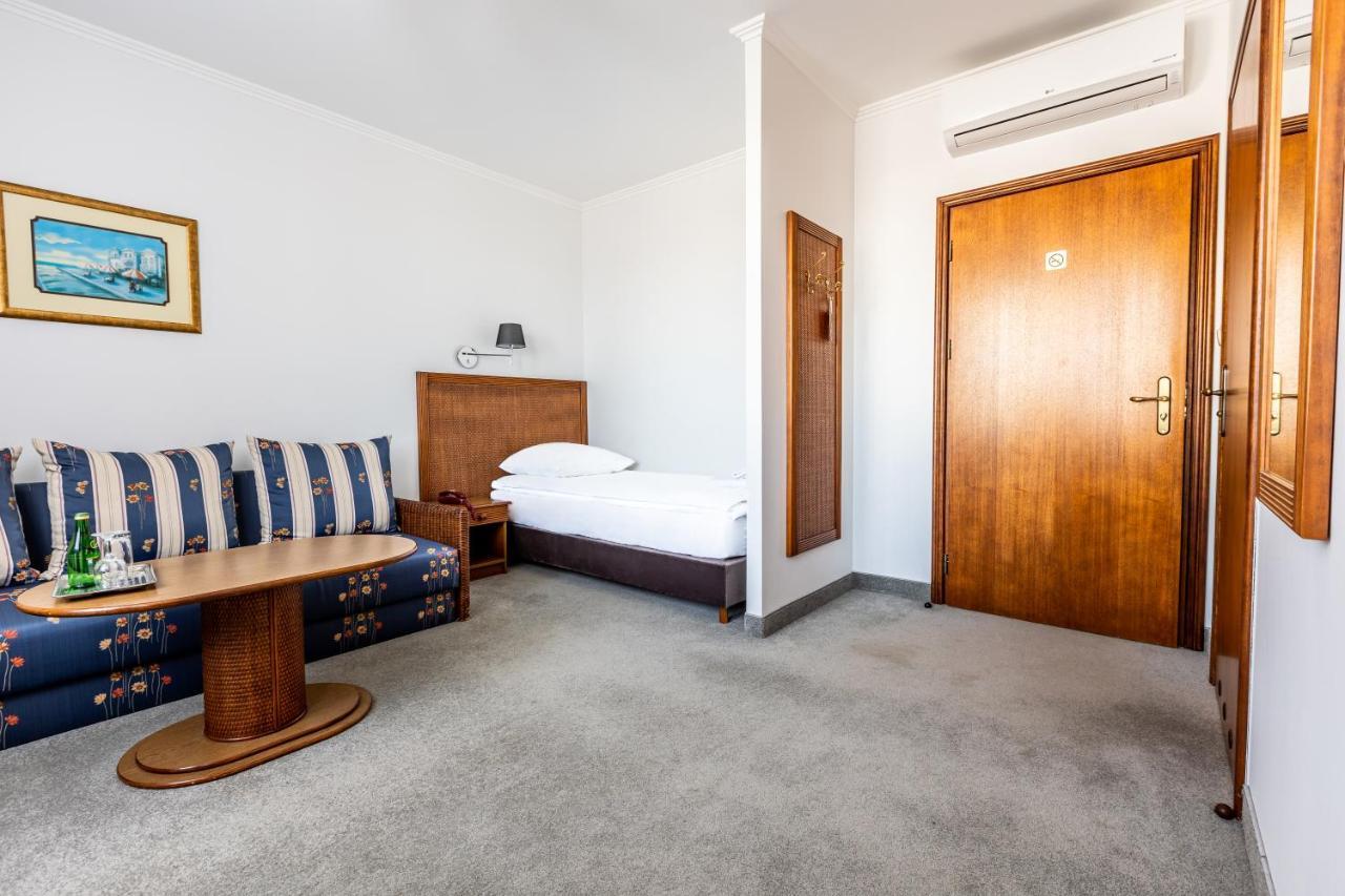Hotel Pod Zlota Roza Kielce Dış mekan fotoğraf